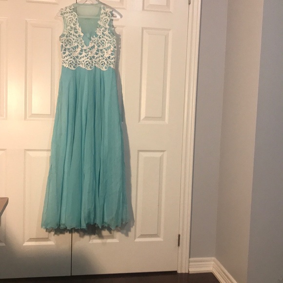 Light blue dress with blue shawl and a sheer back - Picture 2 of 2